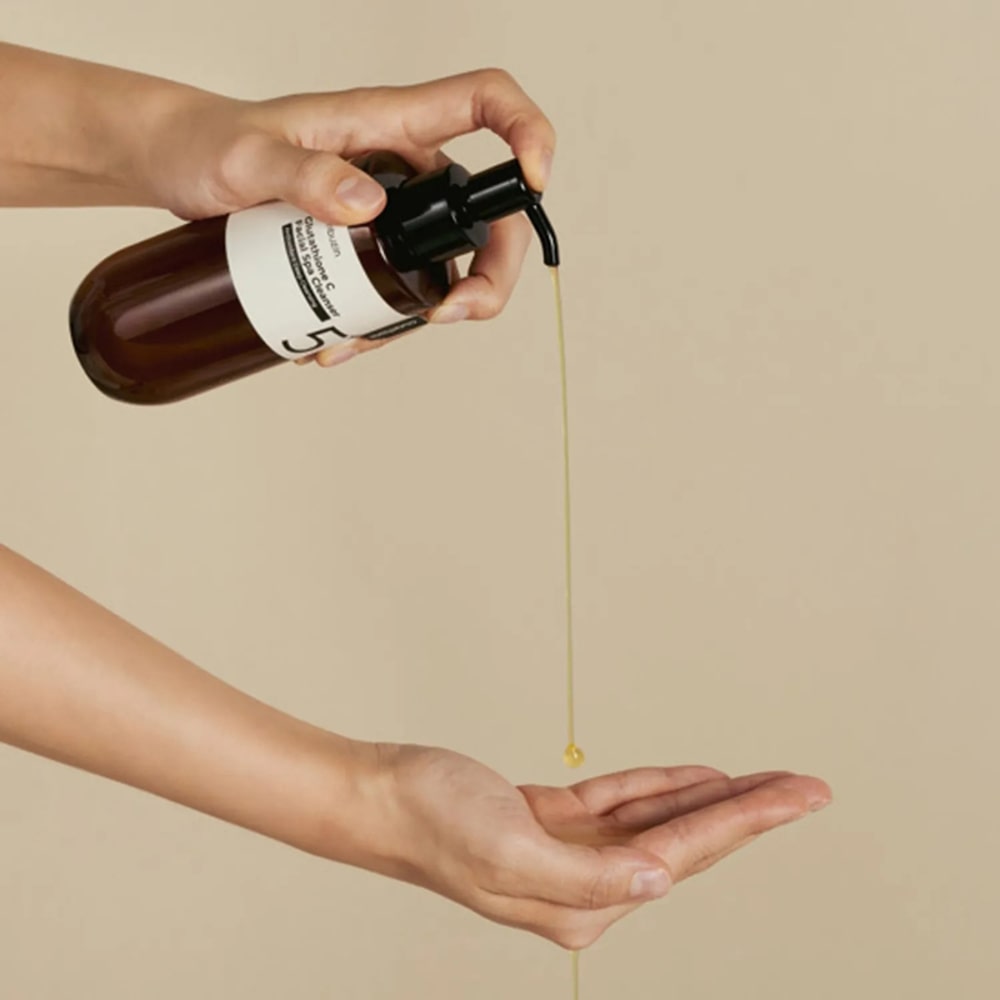 زيت تنظيف نومبوزين رقم 5+ بالجلوتاثيون وفيتامين سي لتفتيح وتنقية البشرة - 200مل